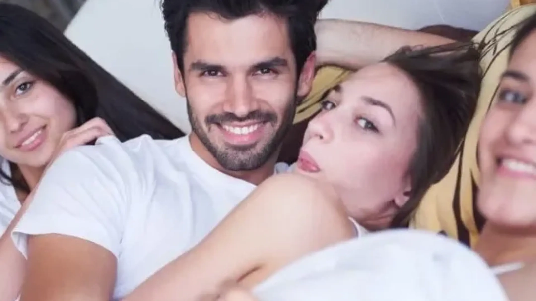 Gang bang and group sex, what are the differences, are there any at all?