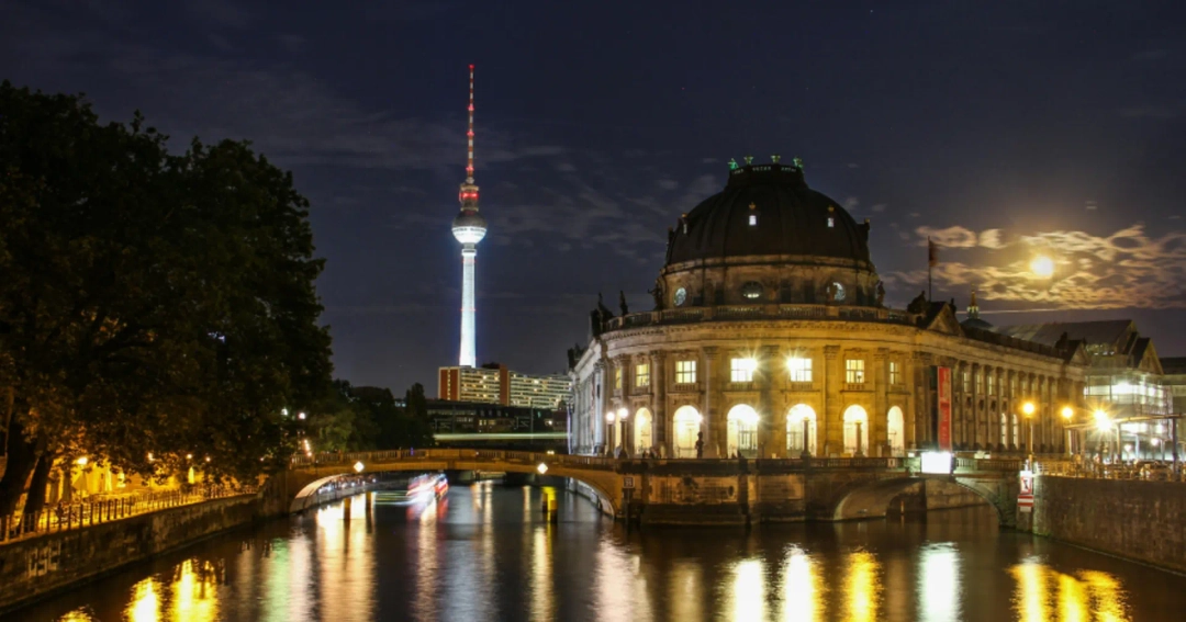 Erotic Nightlife Experiences in Berlin - Sexy Damen, private Afterhours und nächtliche Abenteuer