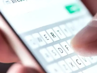 Sexting - only for long-distance relationships or erotic foreplay?