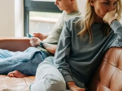 Work as escort despite relationship