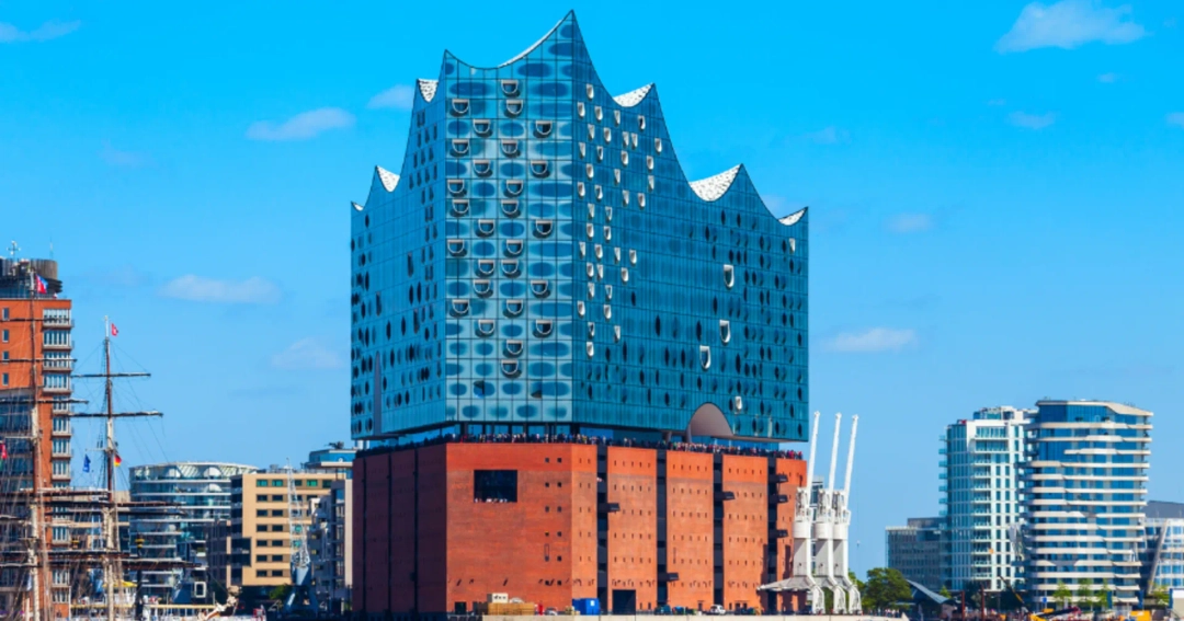 Overnight Escort Hamburg: Exklusive Nächte voller Stil, Nähe & hanseatischem Flair