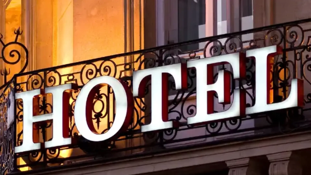 Check-In zum Escort-Date: So funktioniert die Hotelbuchung