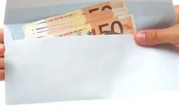 Cash, Kreditkarte, Paypal oder Gutscheine - Wie kann der Escort Kunde eine Escort Dame bazahlen