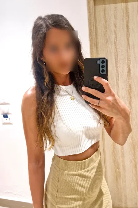 Claire Flower, 33 aus Stuttgart