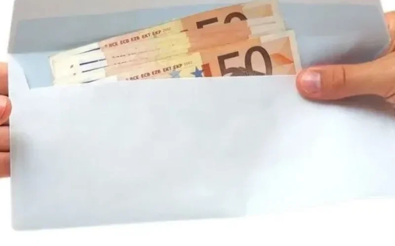 Cash, Kreditkarte, Paypal oder Gutscheine - Wie kann der Escort Kunde eine Escort Dame bazahlen