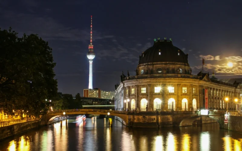 Erotic Nightlife Experiences in Berlin - Sexy Damen, private Afterhours und nächtliche Abenteuer