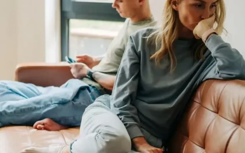 Work as escort despite relationship