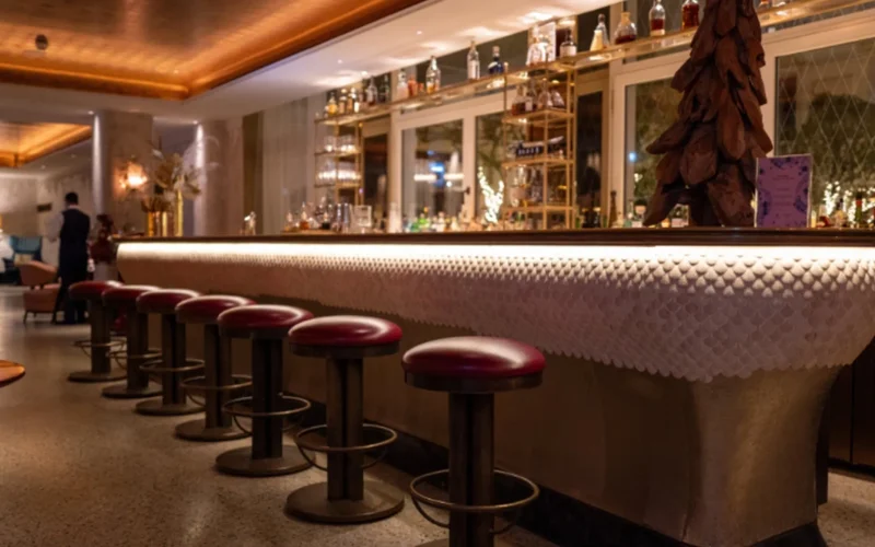 Berlins Secret Bars & Hidden Lounges - Exklusive Escort Dates in der Hauptstadt der Verführung