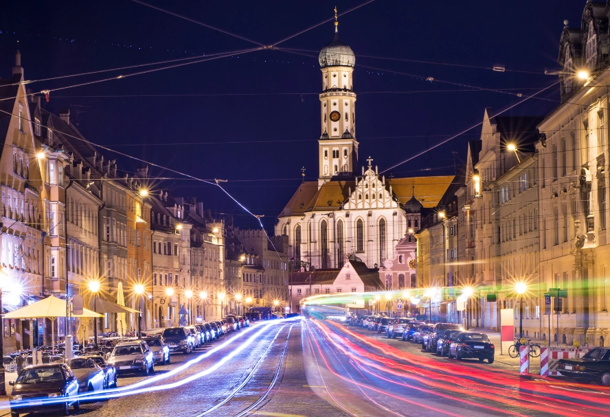 Escort lady in Augsburg city centre at night