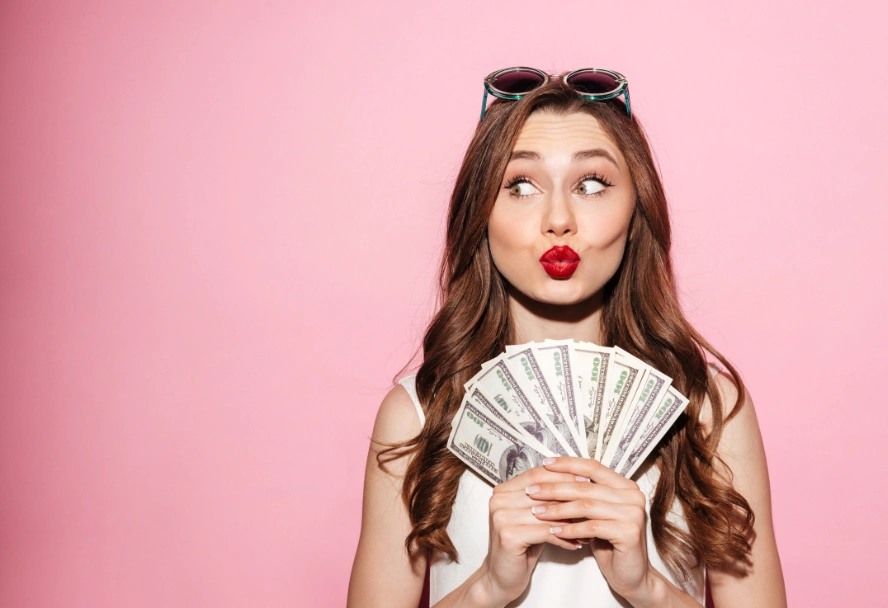Escort Dame mit Geldscheinen