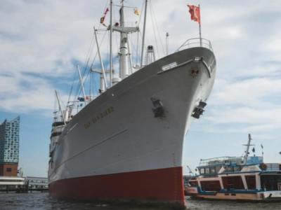 Travel Escort Hamburg - Exclusive Travel Companionship