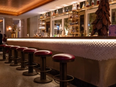 Berlins Secret Bars & Hidden Lounges - Exklusive Escort Dates in der Hauptstadt der Verführung