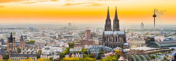 Kölner Skyline bei Sonnenuntergang